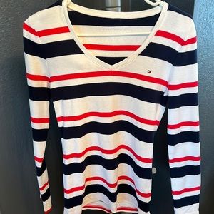 Tommy Hilfiger long sleeve t-shirt.. Size Small